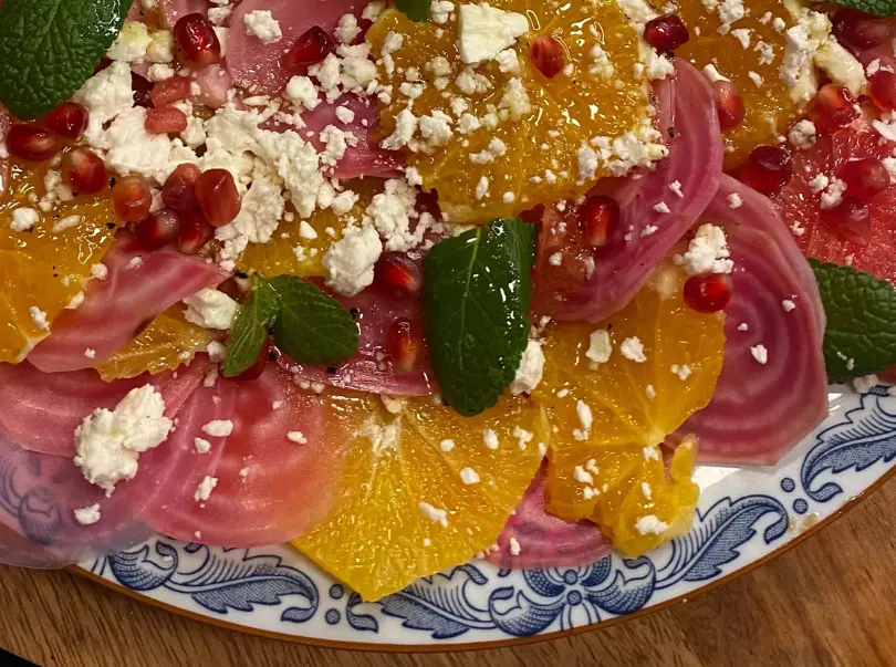 Lees meer over het artikel Chioggia Biet Carpaccio met Sinaasappel & Pompoenpitten