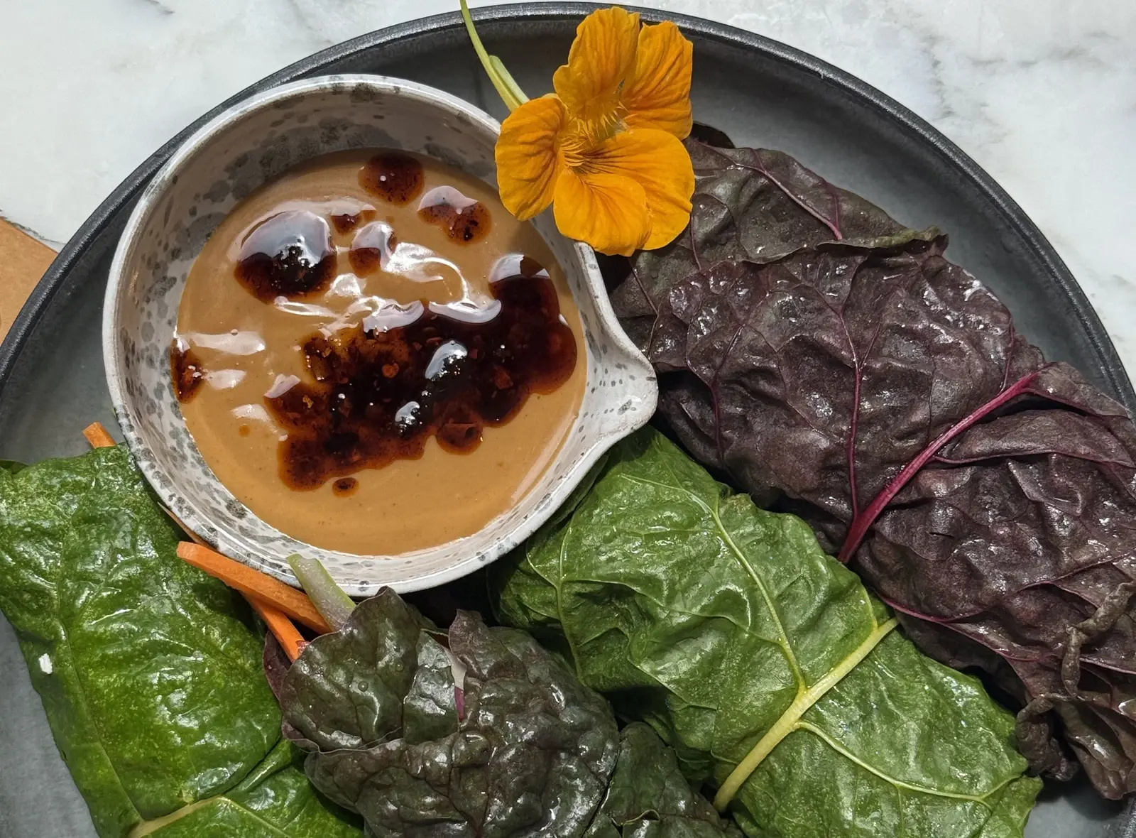 Lees meer over het artikel Warmoesrolletjes met Citroenricotta & Walnoot